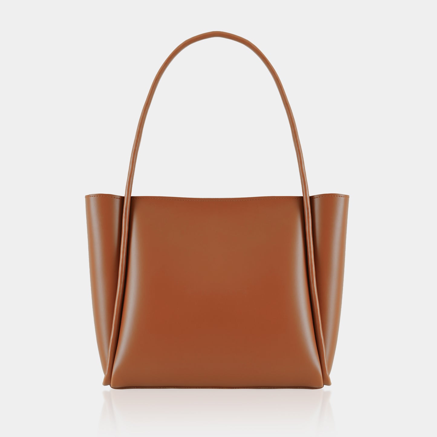 Piping tote bag.